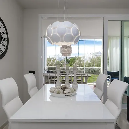 With 3 Bedrooms In Estepona, With Wonderful Mountain View, P *